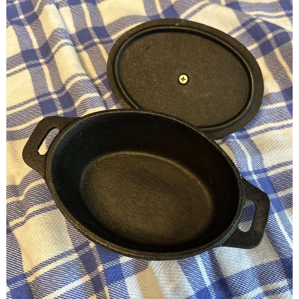 American Metalcraft CIPOV63 11 oz. Pre-Seasoned Mini Cast Iron Dutch Oven w Lid